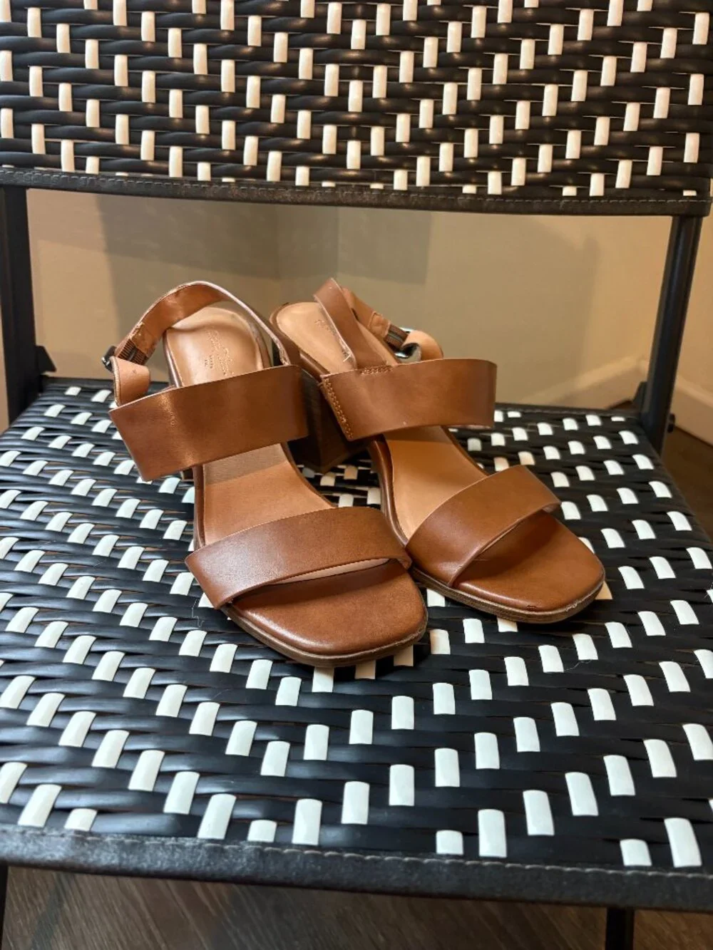 Universal Thread Brown Block Heel Sandals Women's Size 7 Double Strap Slingback